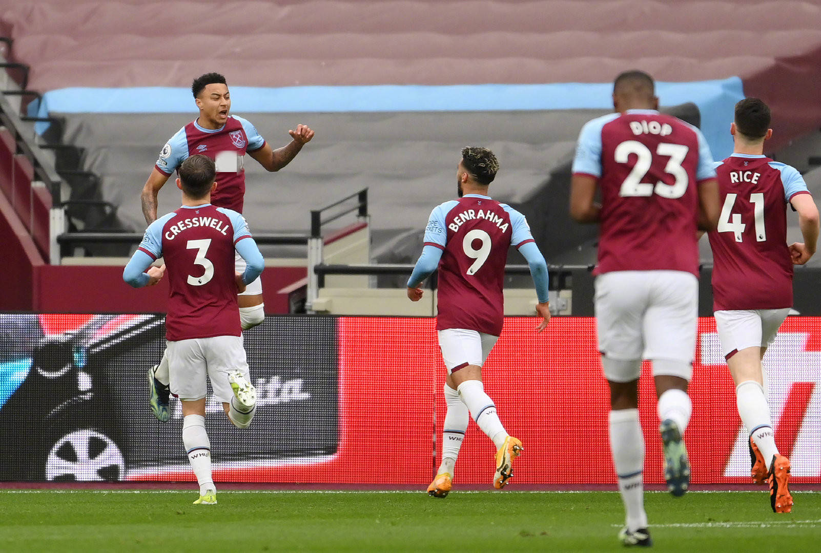 步加強與球 步加強與球